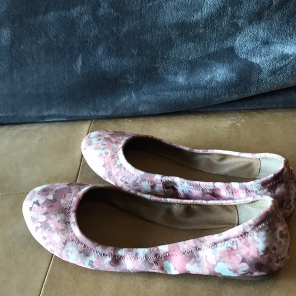 Lucky Brand Shoes - Lucky Brand Emmie Flat Size 9